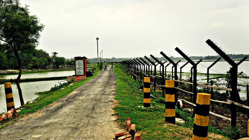 সীমান্তে কাঁটাতারের বেড়া দিতে গিয়ে বিজিবির বাধার মুখে বিএসএফ
