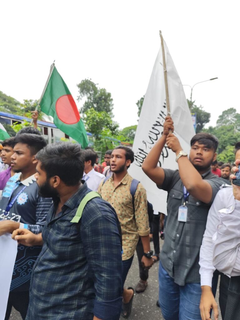 ভারতে মহানবী (সাঃ) কে অবমাননার প্রতিবাদে গ্রাফিক আর্টস ইন্সটিটিউট শিক্ষার্থীদের বিক্ষোভ ভারতে মহানবী (সাঃ) কে অবমাননার প্রতিবাদে গ্রাফিক আর্টস ইন্সটিটিউট শিক্ষার্থীদের বিক্ষোভ