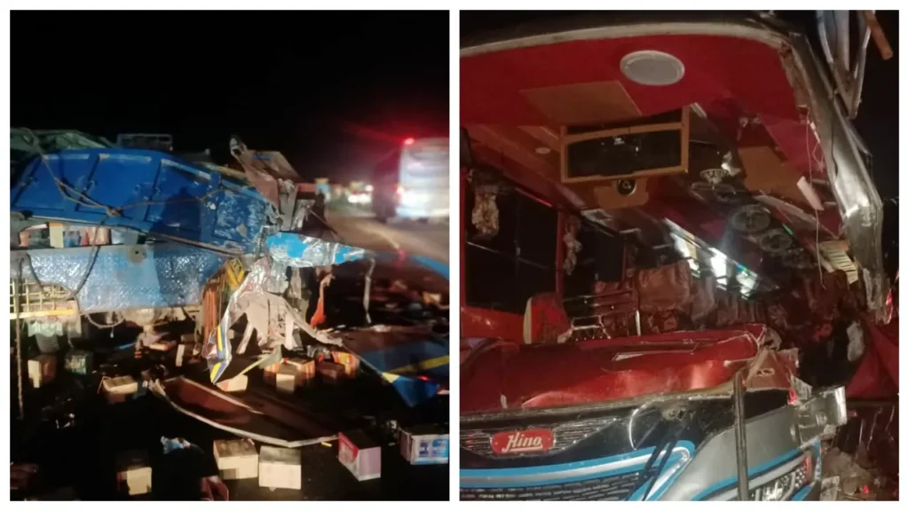 ঢাকা-মাওয়া এক্সপ্রেসওয়েতে ভয়াবহ দুর্ঘটনা, নিহত ৪ ঢাকা-মাওয়া এক্সপ্রেসওয়েতে ভয়াবহ দুর্ঘটনা, নিহত ৪