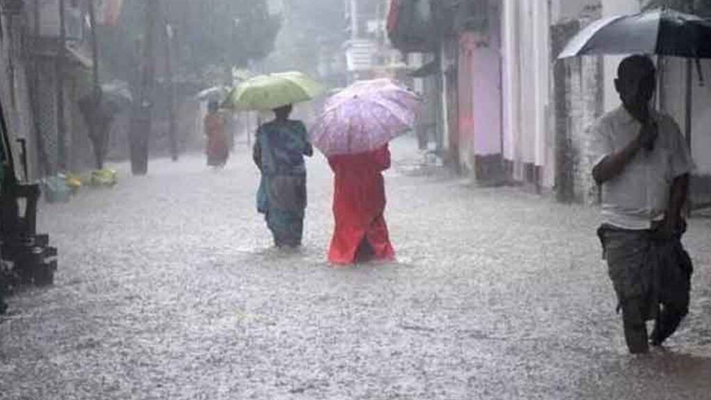 ঢাকাসহ ৩ বিভাগে অতি ভারি বর্ষণের আশঙ্কা ঢাকাসহ ৩ বিভাগে অতি ভারি বর্ষণের আশঙ্কা