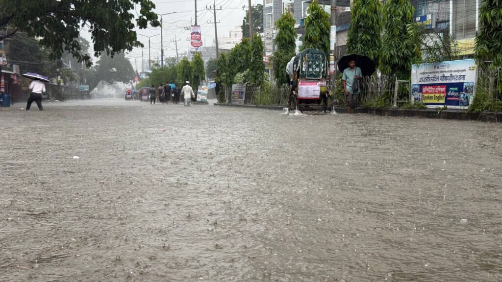 বিপৎসীমার ওপর দিয়ে প্রবাহিত হচ্ছে ফেনীর মুহুরী-সিলোনিয়া নদীর পানি বিপৎসীমার ওপর দিয়ে প্রবাহিত হচ্ছে ফেনীর মুহুরী-সিলোনিয়া নদীর পানি