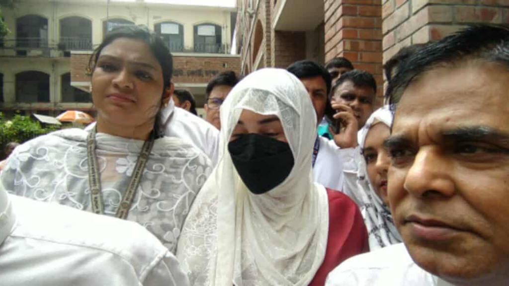 হত্যাচেষ্টা মামলায় জামিন পেলেন অপু বিশ্বাস হত্যাচেষ্টা মামলায় জামিন পেলেন অপু বিশ্বাস