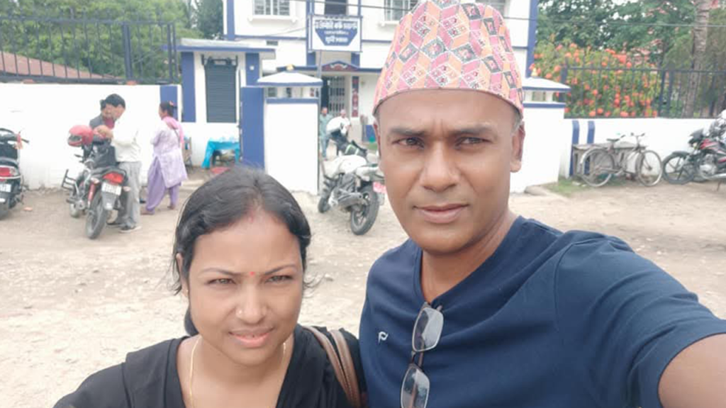 থাকেন ভারতে, বেতন তোলেন বাংলাদেশে