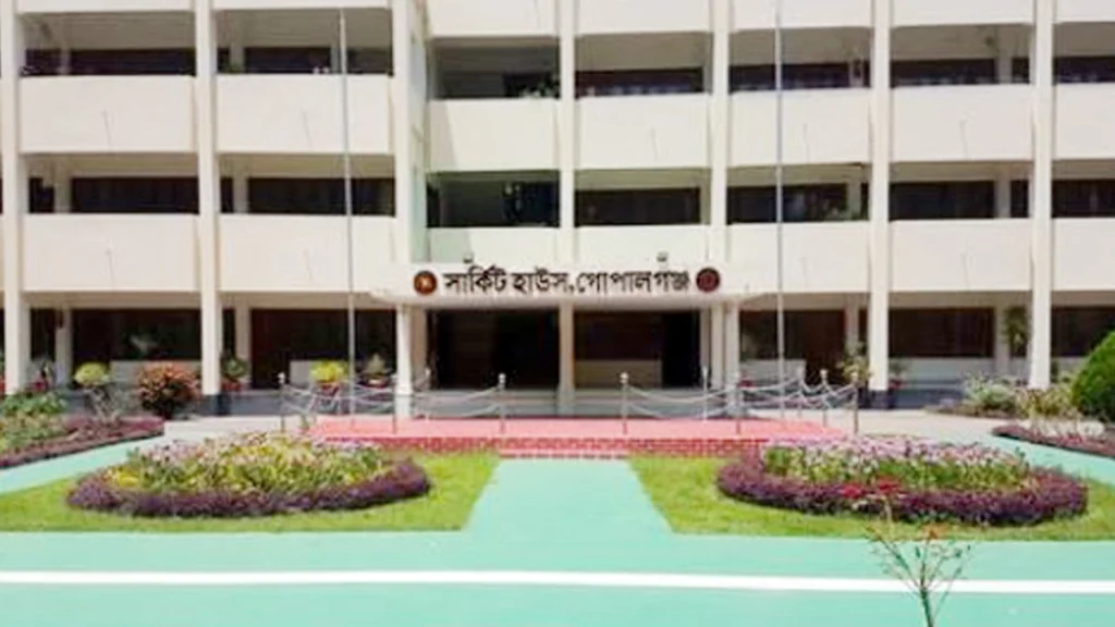 গোপালগঞ্জ সার্কিট হাউজে এনসিপি কেন্দ্রীয় নেতাদের অবস্থান