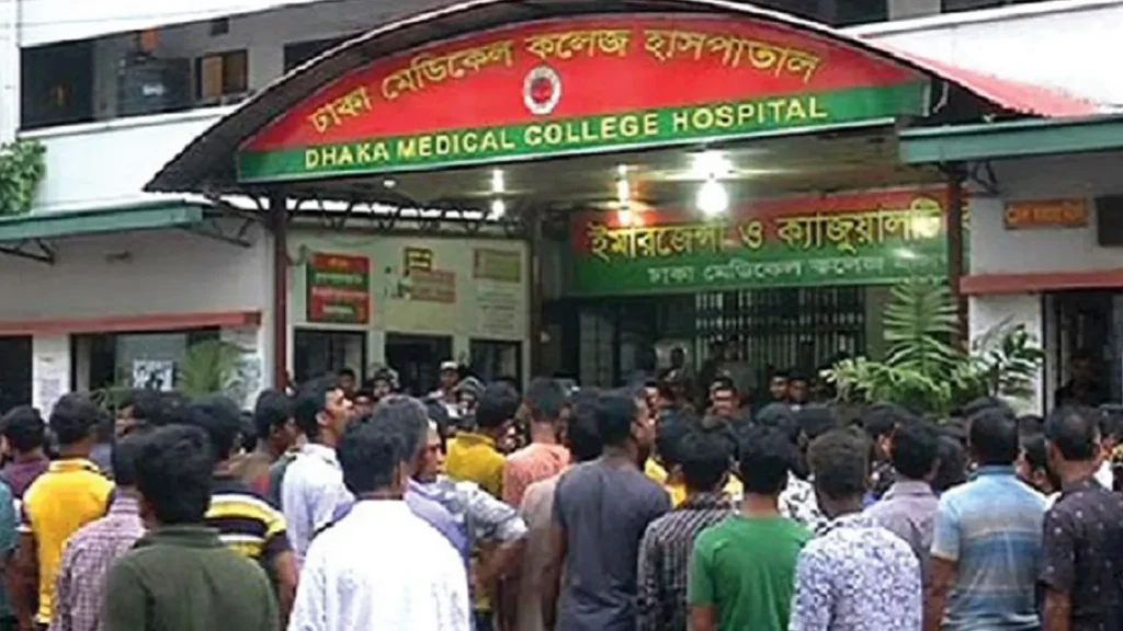 সচিবালয়ে ধাওয়া-পাল্টাধাওয়া, আহত ৪০ জন ঢাকা মেডিকেলে ভর্তি