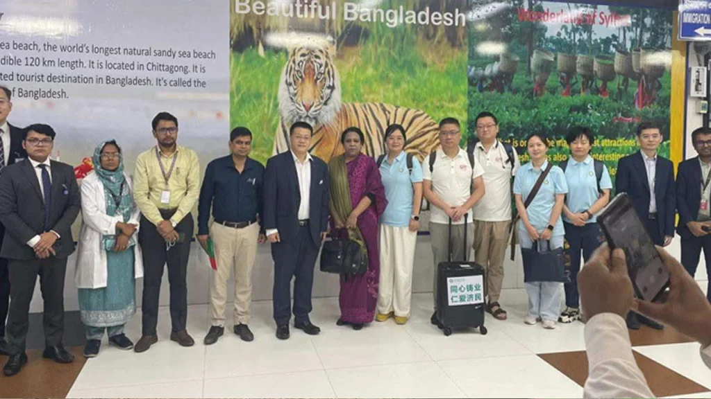 ঢাকায় পৌঁছেছে চীনের চিকিৎসক প্রতিনিধিদল