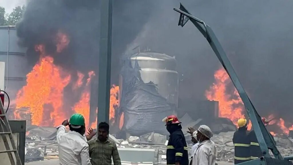 ভারতে রাসায়নিক কারখানায় বিস্ফোরণে নিহত অন্তত ৩৪ ভারতে রাসায়নিক কারখানায় বিস্ফোরণে নিহত অন্তত ৩৪