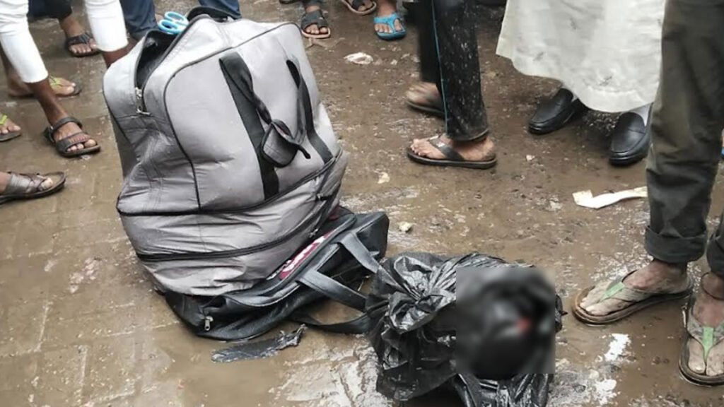 টঙ্গীতে ট্রাভেল ব্যাগে মিলল যুবকের খণ্ডিত মরদেহ
