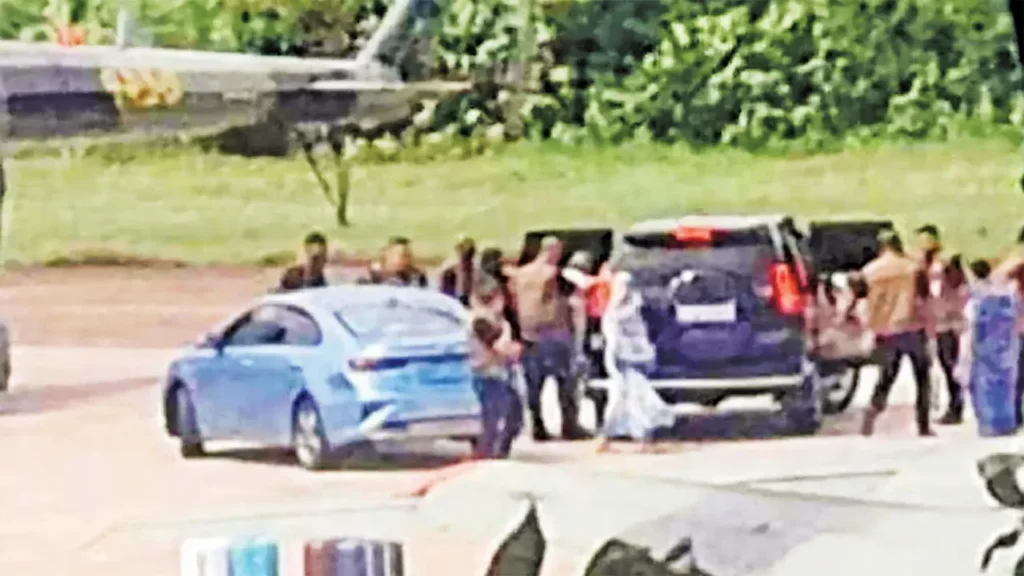 দেশে শেখ হাসিনার শেষ ৪৫ মিনিট দেশে শেখ হাসিনার শেষ ৪৫ মিনিট
