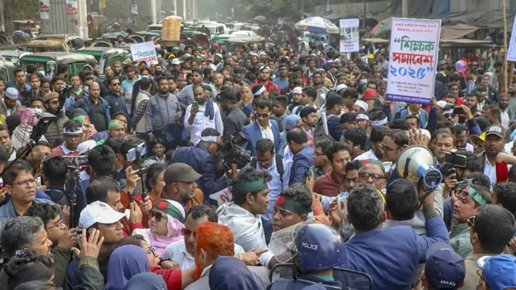 রাজধানী পরিণত হয়েছে দাবি আদায়ের নগরীতে রাজধানী পরিণত হয়েছে দাবি আদায়ের নগরীতে
