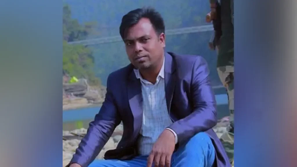 চাঁদাবাজি নিয়ে বিকেলে লাইভ, রাতে সাংবাদিককে প্রকাশ্যে কুপিয়ে হত্যা