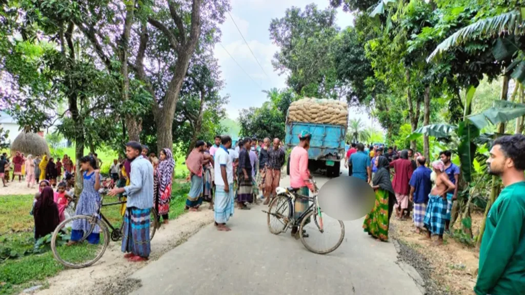 টিসিবির চাল নিয়ে বাড়ি ফেরা হলো না বৃদ্ধের