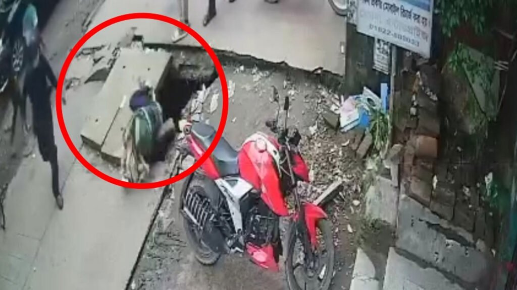 চট্টগ্রামের নালা যেন মৃত্যু ফাঁদ, এবার স্ল্যাব উল্টে পড়ে আহত নারী
