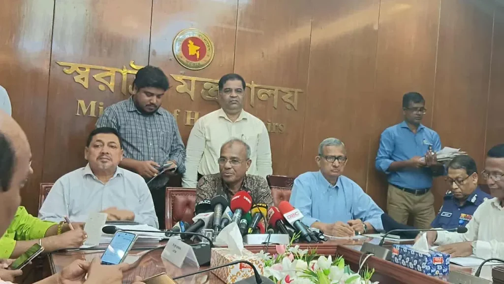 সন্ধ্যা ৭টার আগেই প্রতিমা বিসর্জন শেষ করতে হবে : স্বরাষ্ট্র উপদেষ্টা সন্ধ্যা ৭টার আগেই প্রতিমা বিসর্জন শেষ করতে হবে : স্বরাষ্ট্র উপদেষ্টা