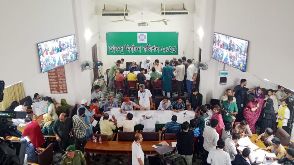 জাকসু নির্বাচনের ভোট গণনা এখনো চলছে, সন্ধ্যা ৭টায় ফল প্রকাশ