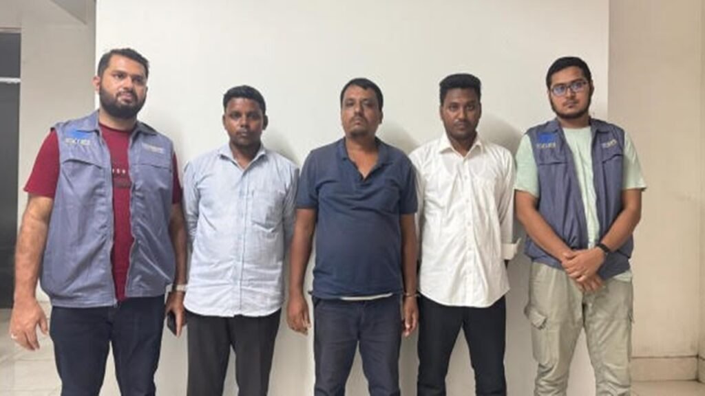 চাকরির প্রলোভন আর টেলিগ্রাম ফাঁদে ফেলে কোটি টাকা হাতিয়ে নিয়েছে তারা