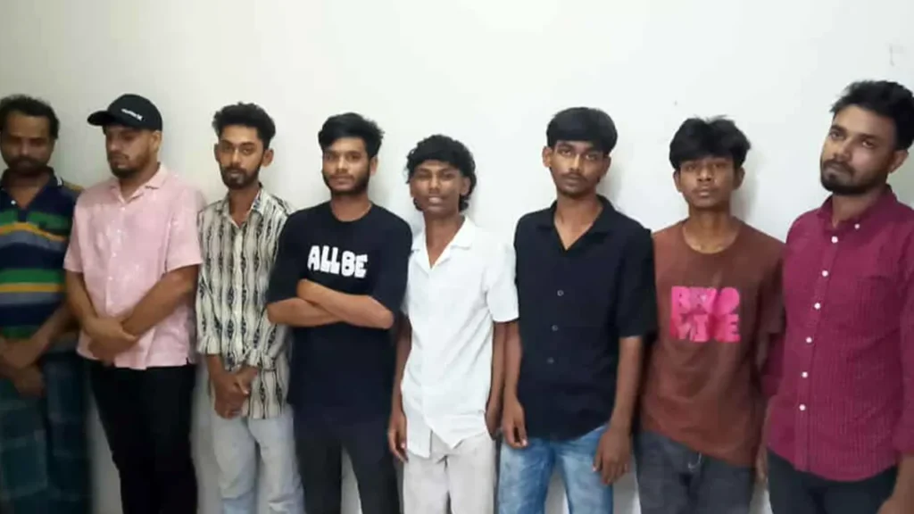 ধানমন্ডিতে পুলিশের অভিযান, গ্রেপ্তার ১০