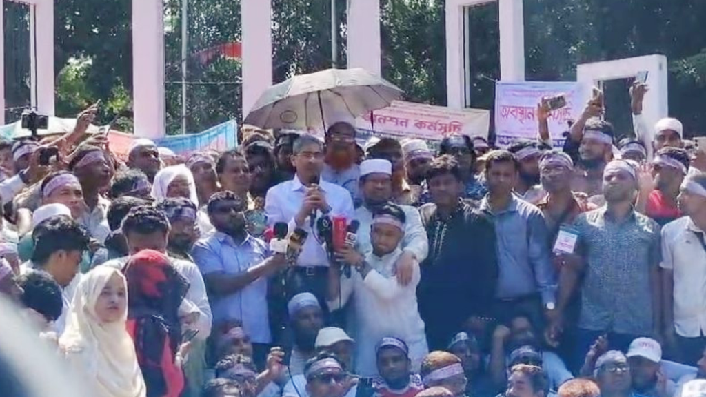 শিক্ষকদের আন্দোলনে একাত্মতা প্রকাশ এ্যানির