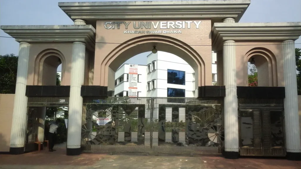 সিটি ইউনিভার্সিটি বন্ধ ঘোষণা, শিক্ষার্থীদের হল ত্যাগের নির্দেশ