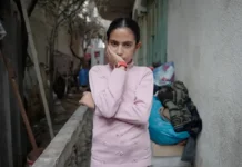 মর্গ থেকে অলৌকিকভাবে জীবিত ফিরে এলো কিশোরী