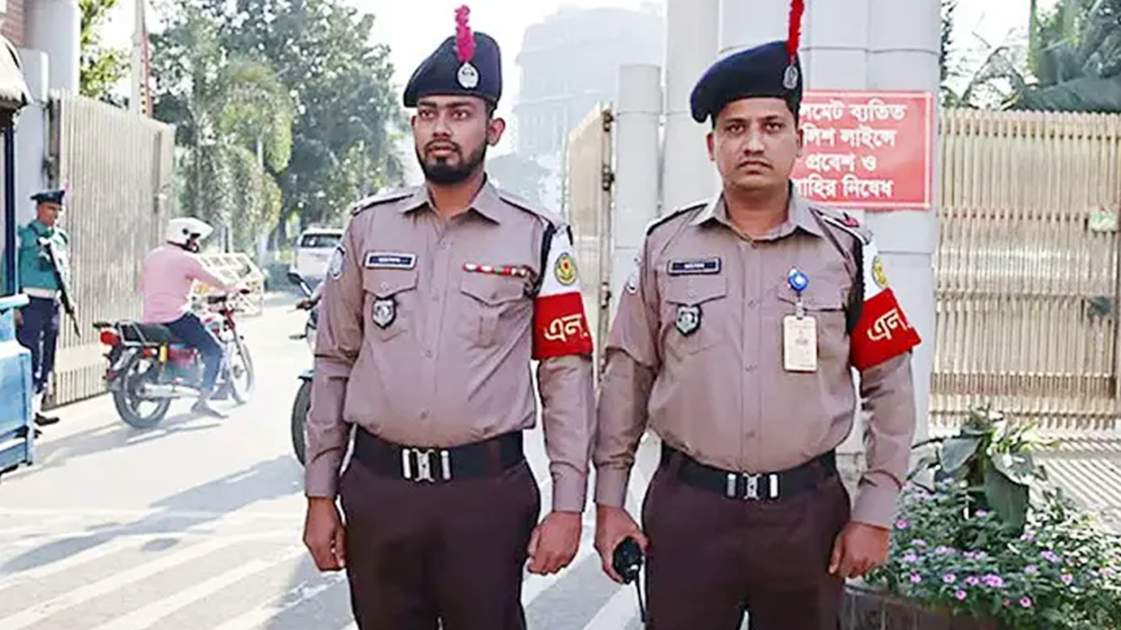 নতুন ইউনিফর্ম পেল পুলিশ নতুন ইউনিফর্ম পেল পুলিশ