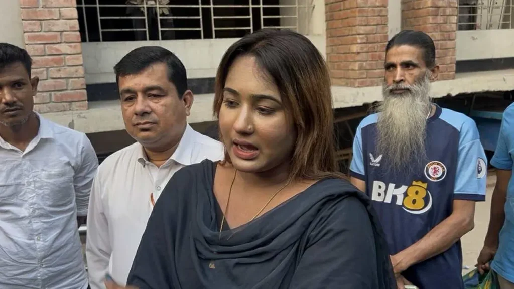যে অভিযোগ এনে কাঠগড়ায় অঝোরে কাঁদলেন রিয়া মনি যে অভিযোগ এনে কাঠগড়ায় অঝোরে কাঁদলেন রিয়া মনি