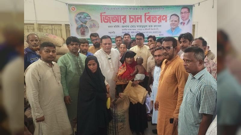 ঝিনাইগাতীতে বন্যায় ক্ষতিগ্রস্ত ৮০০ পরিবার পেল ২০ মেট্রিক টন জিআর চাল