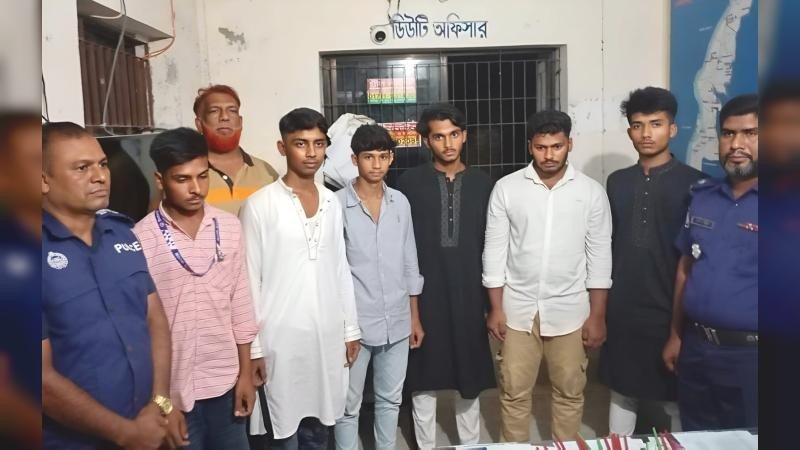 বরগুনায় নিষিদ্ধ ছাত্রলীগের নাশকতার প্রস্তুতিকালে আটক ৬