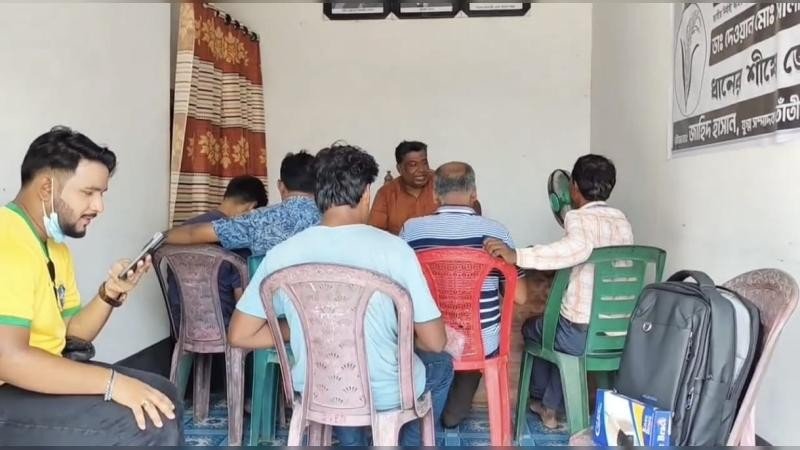 আশুলিয়ায় মাদরাসা কর্তৃপক্ষের অপপ্রচারের প্রতিবাদে বিএনপি নেতার সংবাদ সম্মেলন