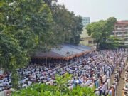 মায়ের কবরের পাশে শেষ শয্যা নিলেন হারুন আল রশিদ