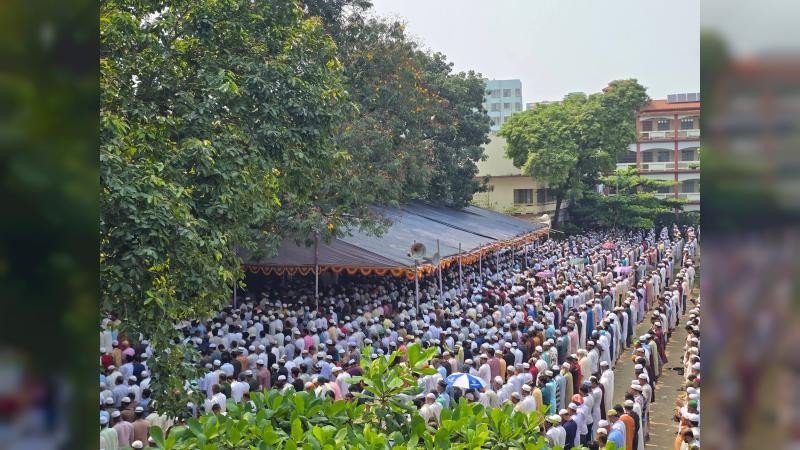 মায়ের কবরের পাশে শেষ শয্যা নিলেন হারুন আল রশিদ