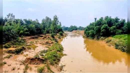 ঝিনাইগাতীর মহারশি নদীতে আজো নির্মাণ করা হয়নি বেড়িবাঁধ
