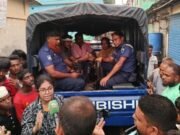 শেরপুরে ছেলেসহ মাদক কারবারি দম্পতি আটক: এলাকাবাসীর গণধোলাই, চাইনিজ কুড়াল উদ্ধার