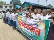 কালীগঞ্জের বালিয়াডাঙ্গায় মাদক সেবক ও বিক্রেতাদের বিরুদ্ধে মানববন্ধন 