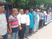 ধানমন্ডি ৩২ নম্বরে সাংবাদিকদের ওপর হামলার প্রতিবাদে নড়াইলে মানববন্ধন