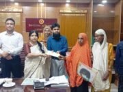 কুমিরের আক্রমণে নিহত ফাতেমার পরিবারকে জেলা প্রশাসনের সহায়তা