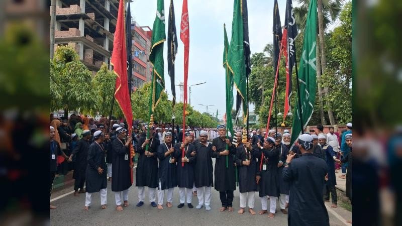পবিত্র আশুরা উপলক্ষে রাজবাড়ীতে তাজিয়া মিছিল, হাজারো মানুষের ঢল
