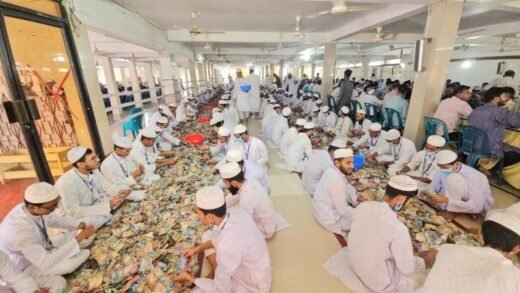 সাড়ে ৩ ঘন্টা গণনা করে পাওয়া গেল ১০ কোটি টাকা, এখনো চলছে গণনা