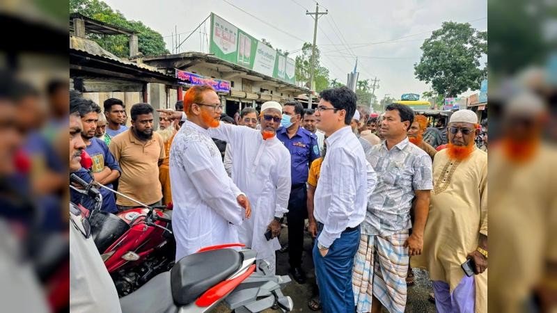 আগুনে পুড়ল ৯টি দোকান, কোটি টাকার উপরে ক্ষয়ক্ষতি