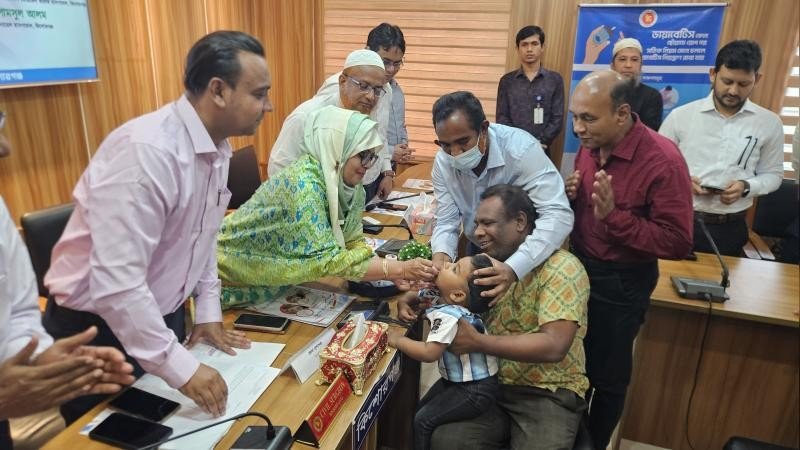 জাতীয় ভিটামিন ‘এ’ প্লাস ক্যাম্পেইনের উদ্বোধন, ক্যাপসুল খাওয়ালেন জেলা প্রশাসক