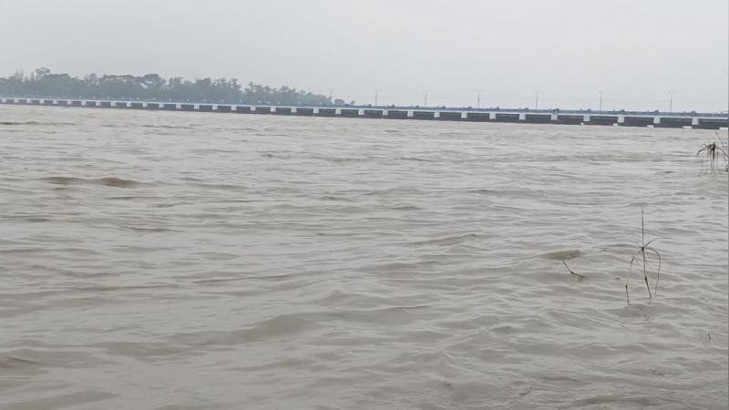 বিপদসীমার ওপরে তিস্তার পানি, খুলে দেওয়া হয়েছে ব্যারাজের ৪৪ জলকপাট
