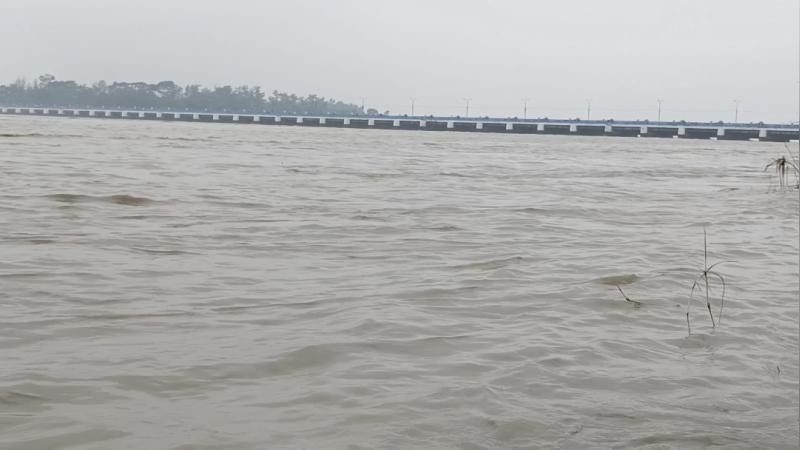 তিস্তার পানি কমলেও কাটেনি অববাহিকার পানির টান