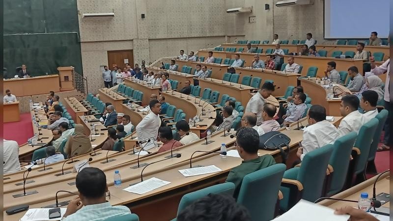 স্থাপনার নাম পরিবর্তন না করায় সিনেট থেকে ডাকসু নেতাদের ওয়াক আউট