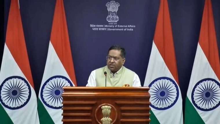 প্রধানমন্ত্রীর উপদেষ্টাকে হেনস্তার ব্যাখ্যা দিল ভারত