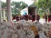 বেনাপোল কাস্টমস থেকে পণ্য পাচারকালে রাজস্ব কর্মকর্তাসহ আটক ৩