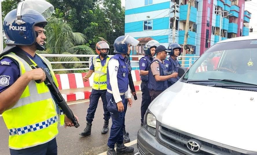 জুড়ীতে আইনশৃঙ্খলা পরিস্থিতি স্বাভাবিক রাখতে পুলিশের বিশেষ মহড়া