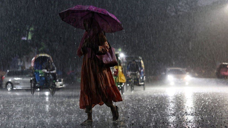 রাতে ১০ জেলায় ঝড় ও বজ্রবৃষ্টির শঙ্কা