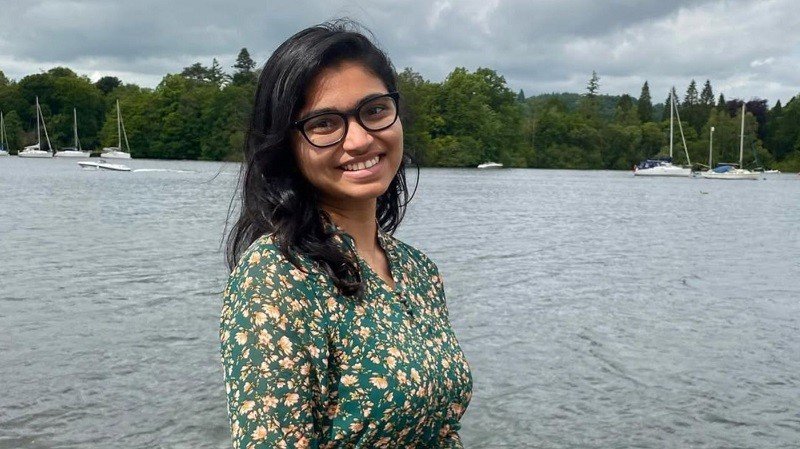 ‘সামনের সারির একটি আসনের বিনিময়ে সব নীতি বিকিয়ে দিলেন’