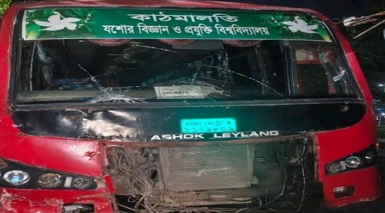যবিপ্রবির ভাড়া নেওয়া বাস ও নসিমনের সংঘর্ষে নিহত ১
