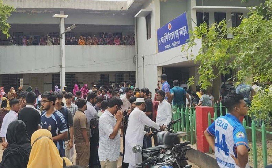 মা ও ২ মেয়েকে কুপিয়ে হত্যা, গণপিটুনিতে নিহত ঘাতক